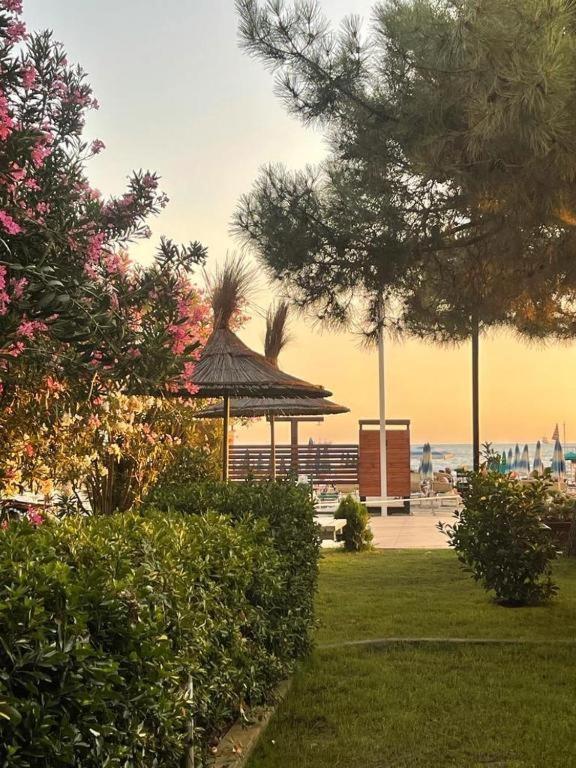Rumar Hotel Durrës Kültér fotó